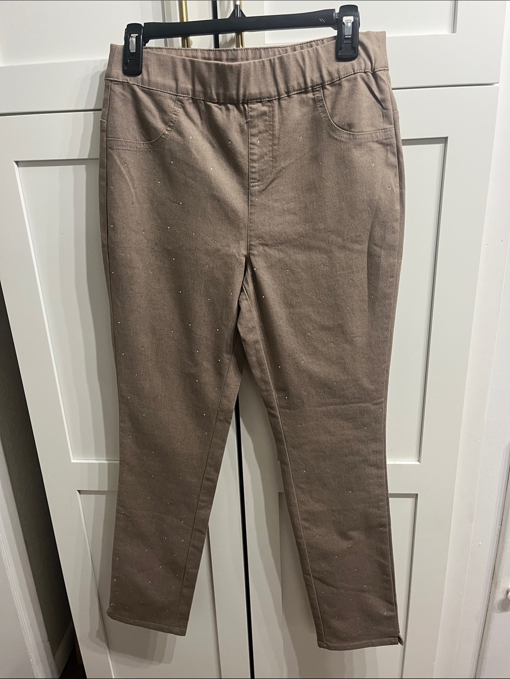 Nina Leonard Taupe Pull On Skinny Pants with Subtle Speckle